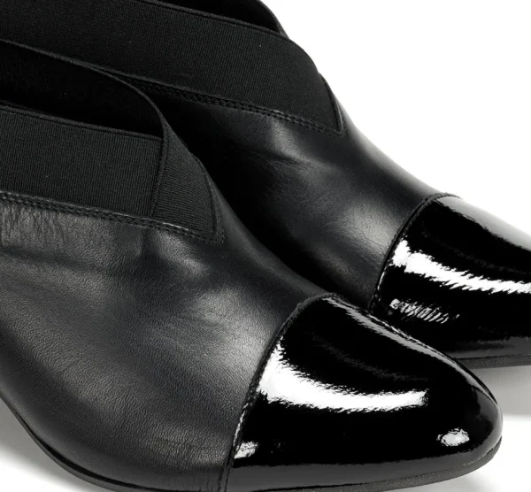 Fluchos DORA D8880 Black Shoe- Formal Shoes